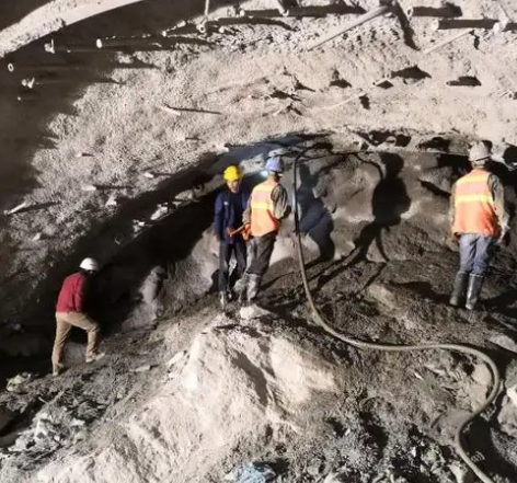 长海拱顶带模注浆料的施工流程及注意事项